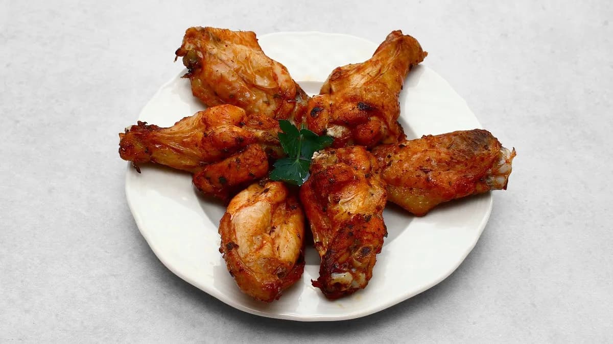 Kurze skrzydełka smażone w przyprawie czosnkowej