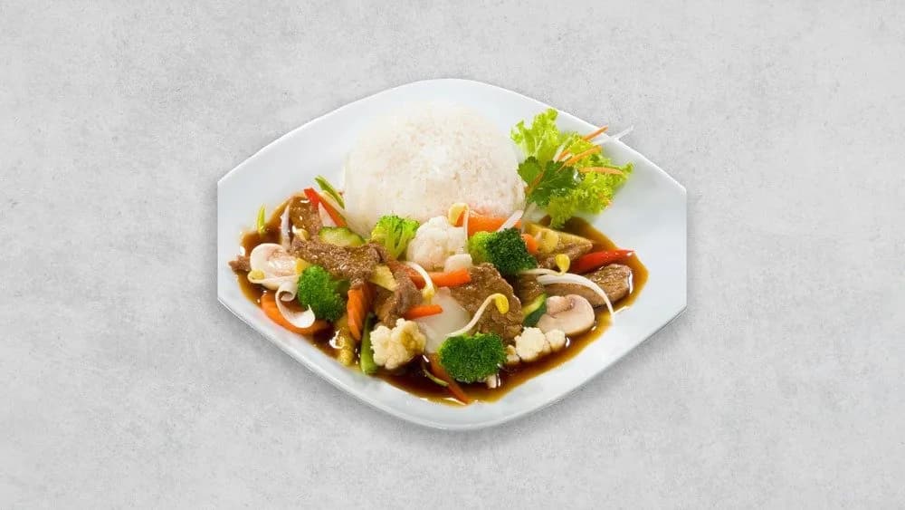 Wołowina smażona z grzybami i warzywami