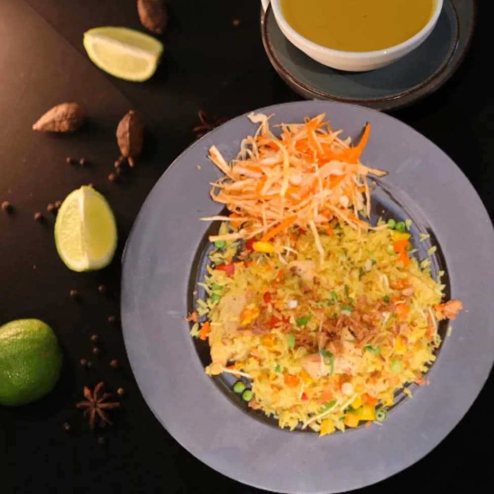 Wietnamski Ryż smażony z kurczakiem