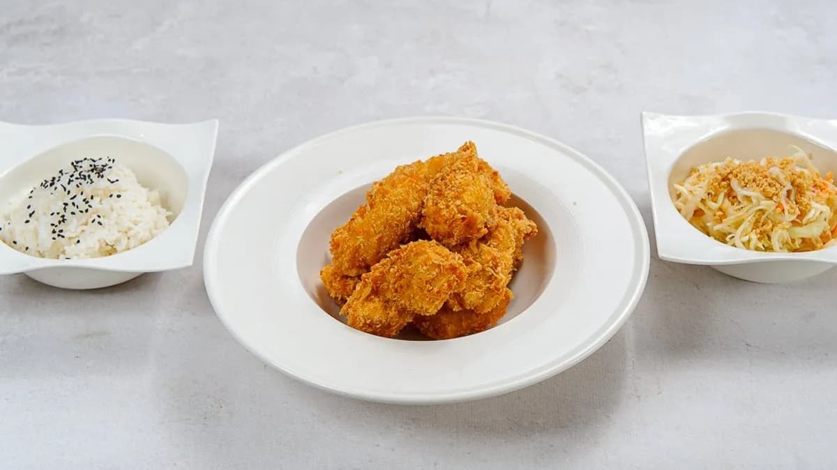 Kurczak w kawałkach smażony w sosie