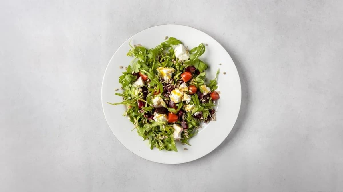 Sałatka z burakami i kozim serem 🌿