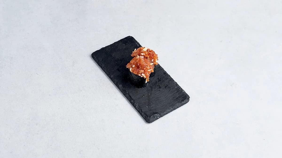 Gunkan tatar z tuńczyka