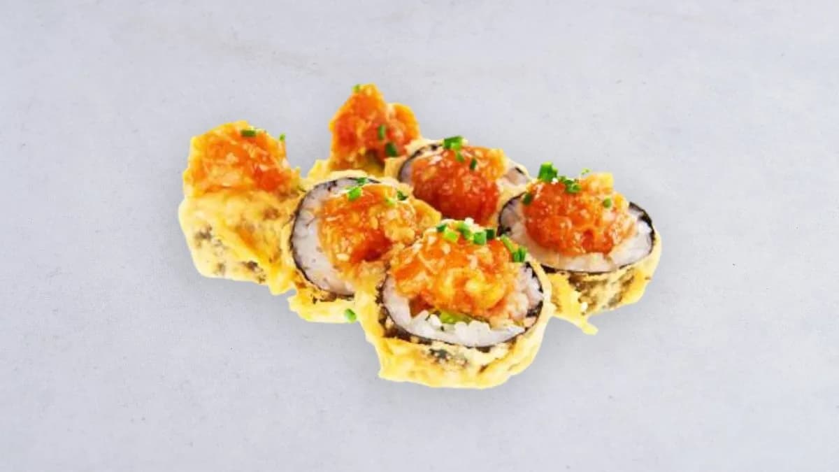 Futomak tatar z łososia rolka w tempurze