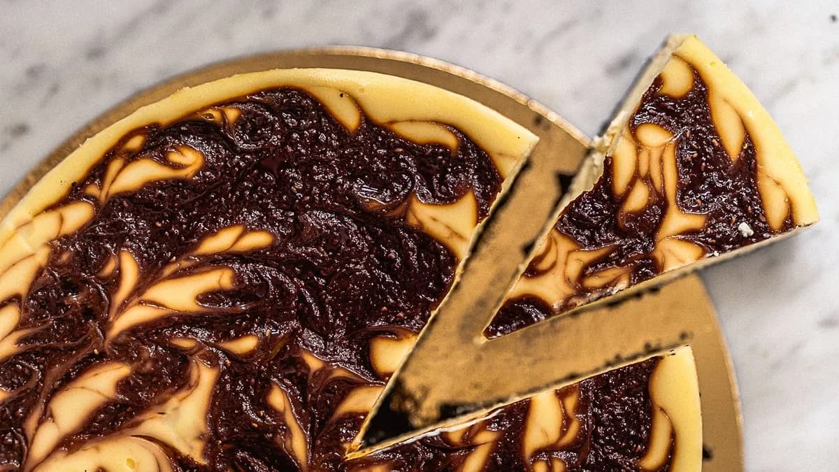 Sernik z musem truskawkowo-malinowym