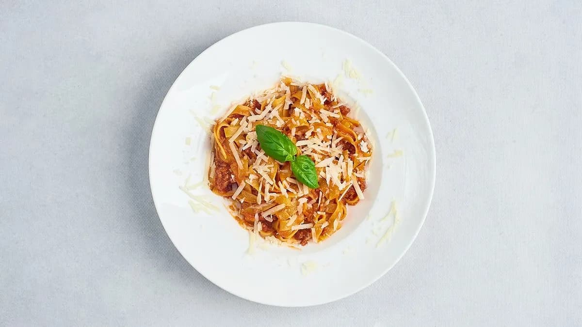 Tagliatelle al ragu di salsiccia