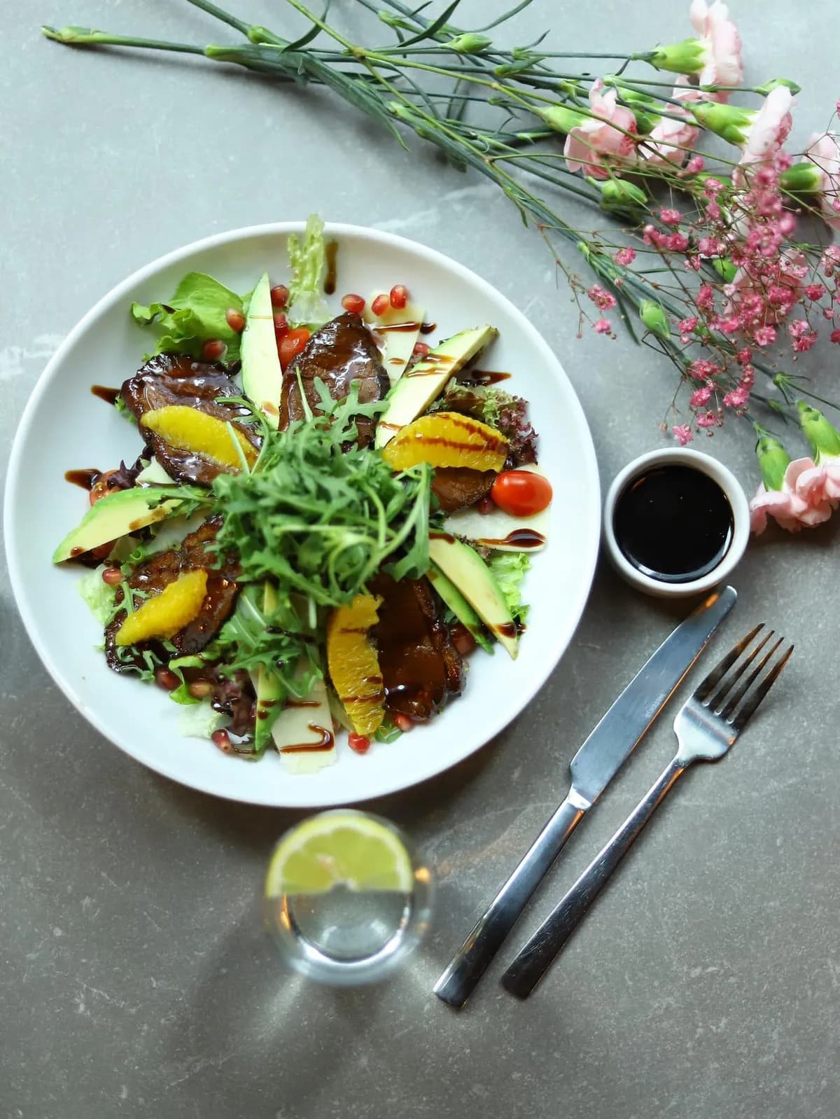 SAŁATA Z KACZKĄ I AWOKADO 450g