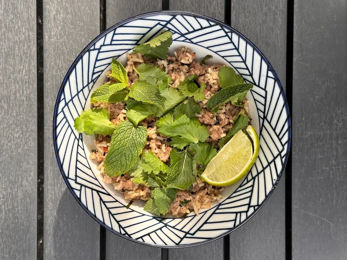 Ryż po tajsku z wołowiną