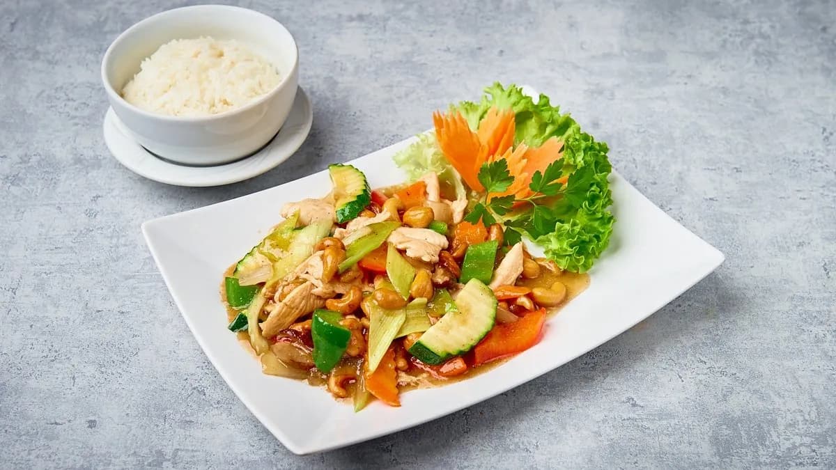 Kurczak z orzechami nerkowca