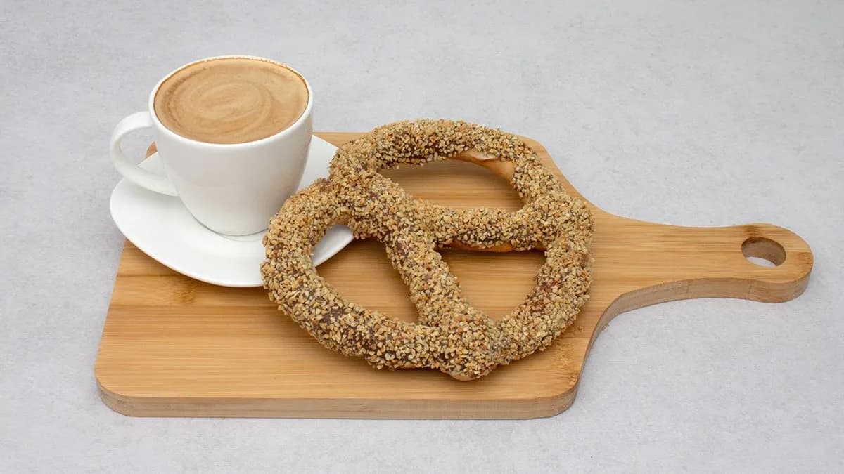 Zestaw: kawa plus precel gratis