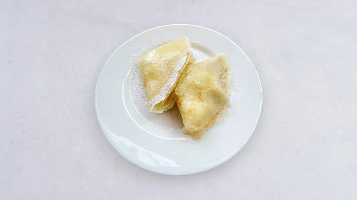 Puszyste naleśniki z wiejskim twarożkiem na słodko 2 szt.