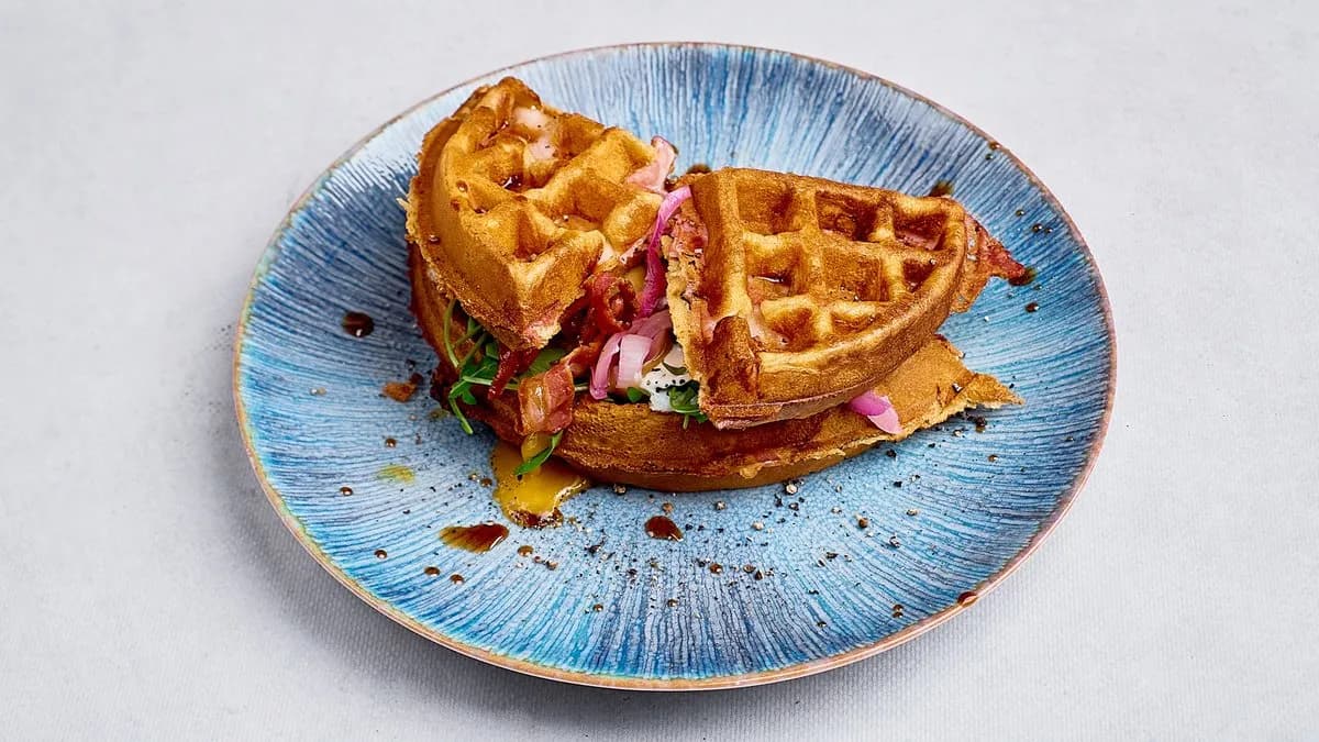 Egg & bacon with cheddar