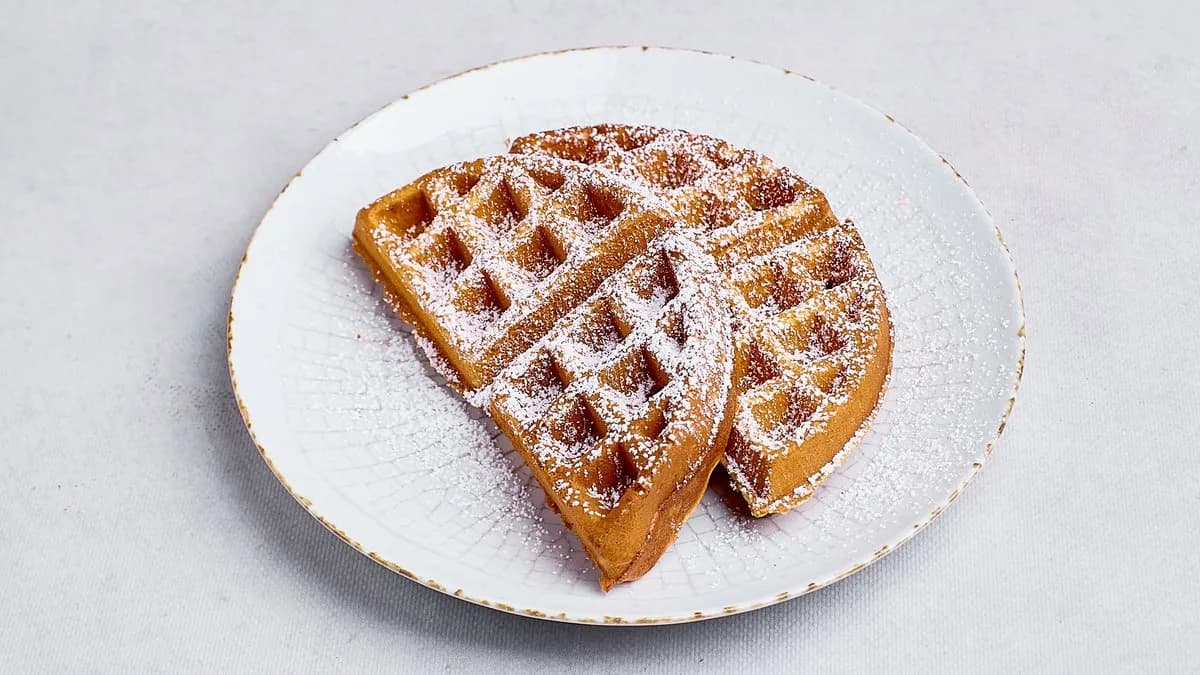 Naked man & sugar powder