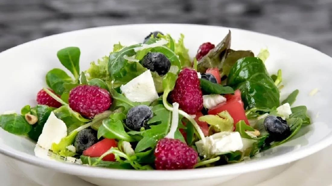 Mieszanka sałat z serem feta