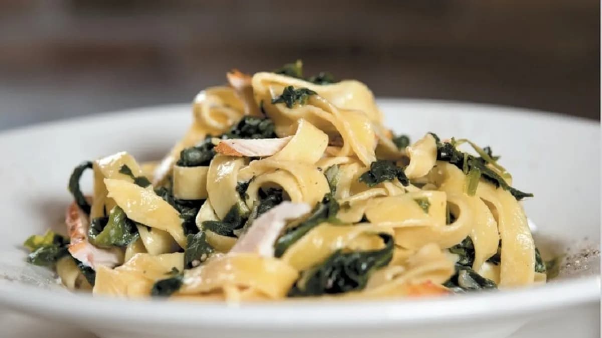 Tagliatelle ze szpinakiem i kurczakiem