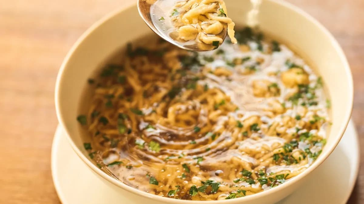 Rosół z lanymi kluskami