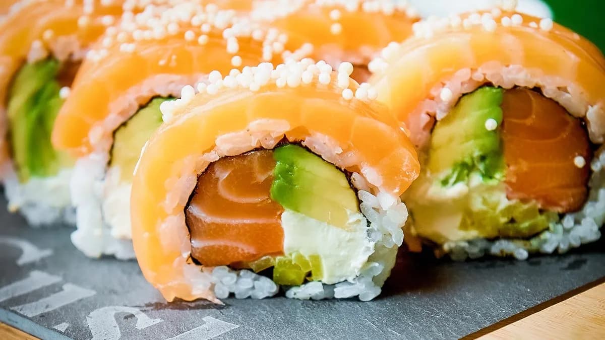 California Gold z łososiem (8szt)