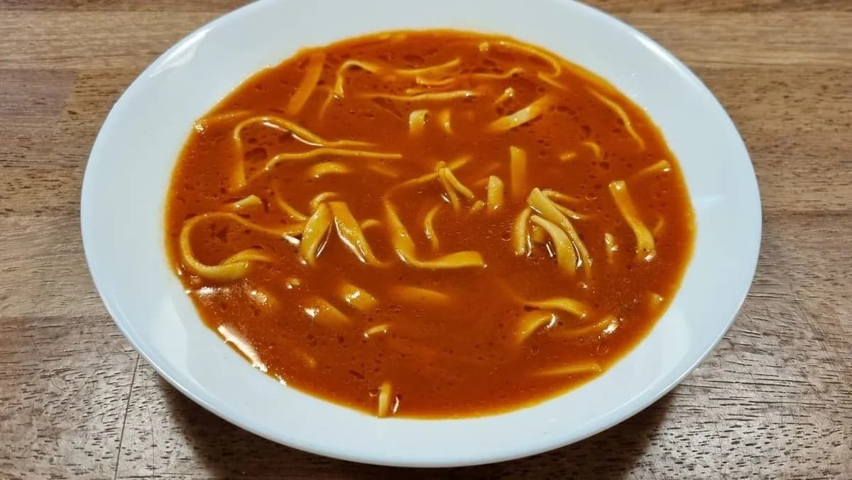 Zupa pomidorowa z makaronem