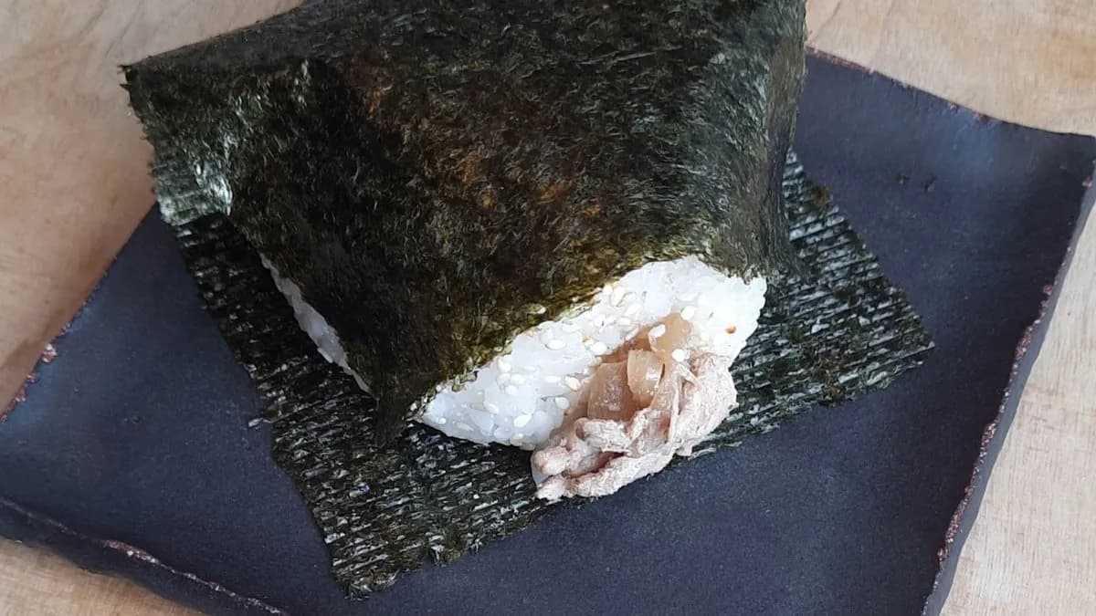 Onigiri ze smażonym boczkiem wieprzowym