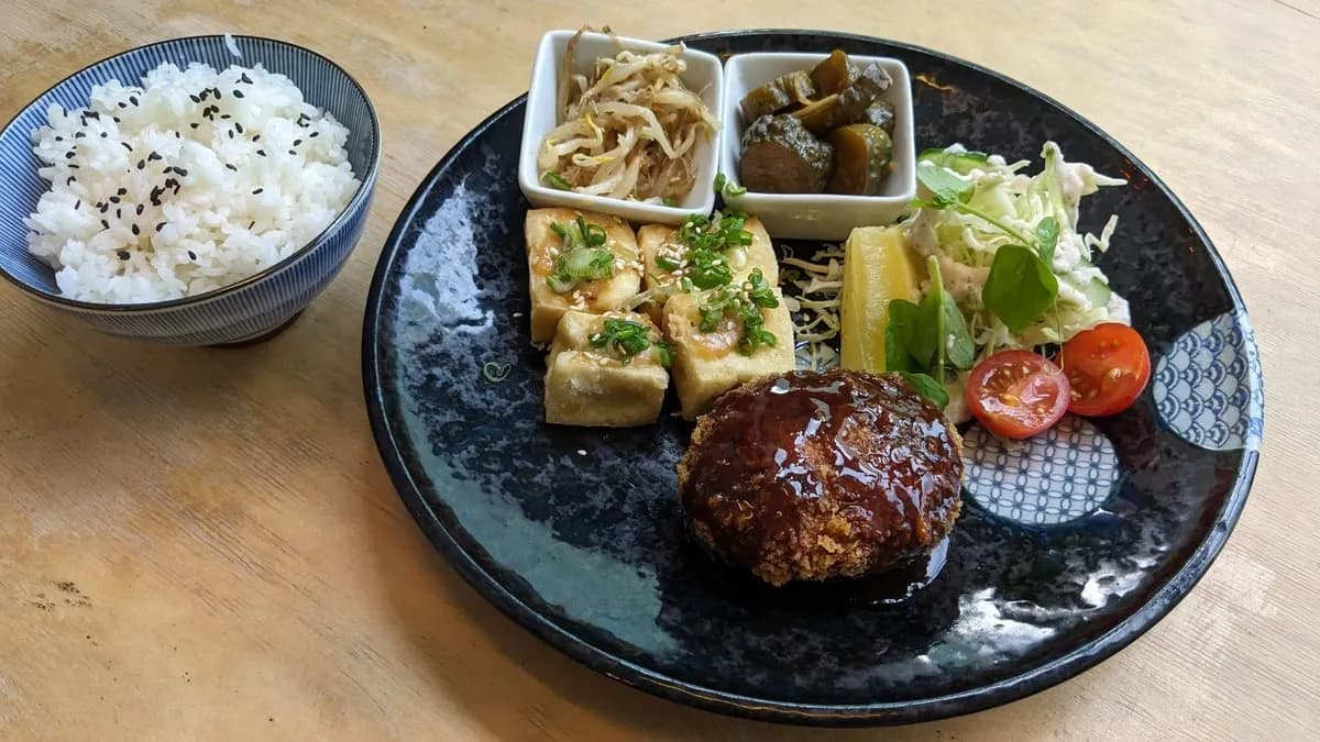 Zestaw bento krokieta warzywna i Tofu Dengaku