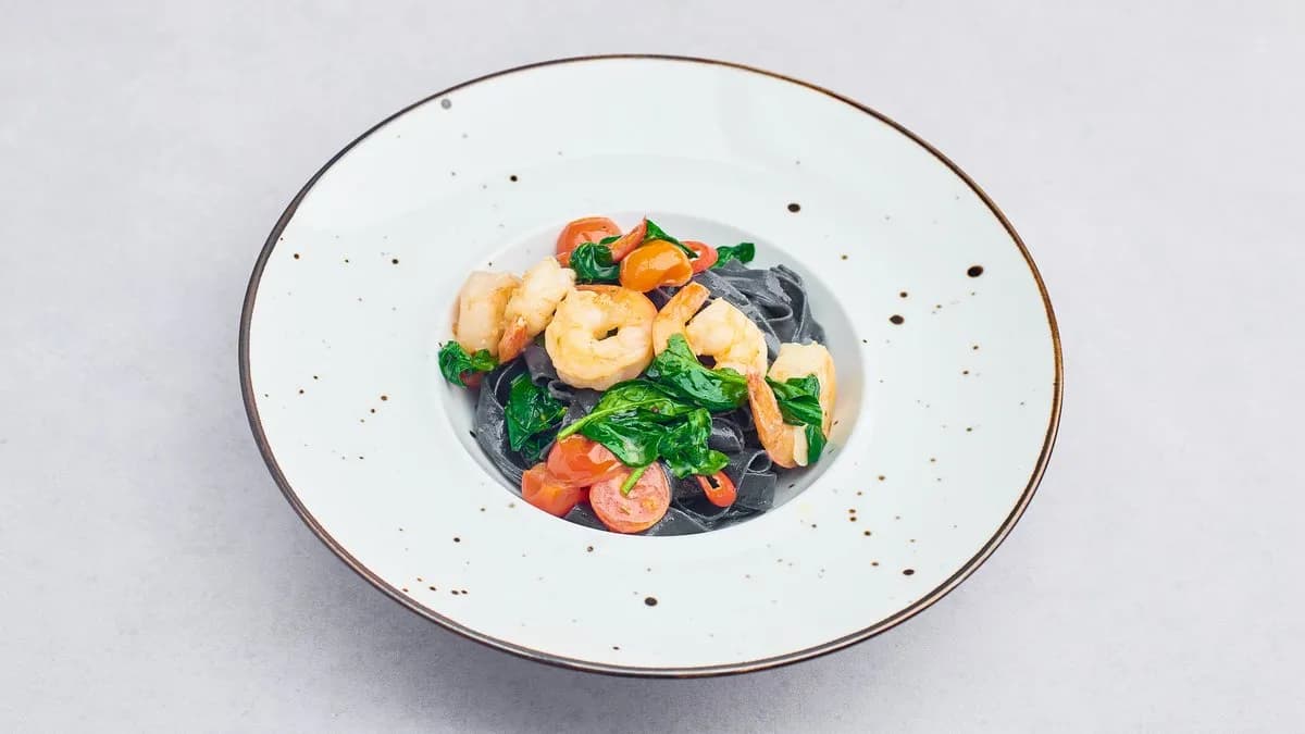 Tagliatelle nero z krewetkami gamberetti