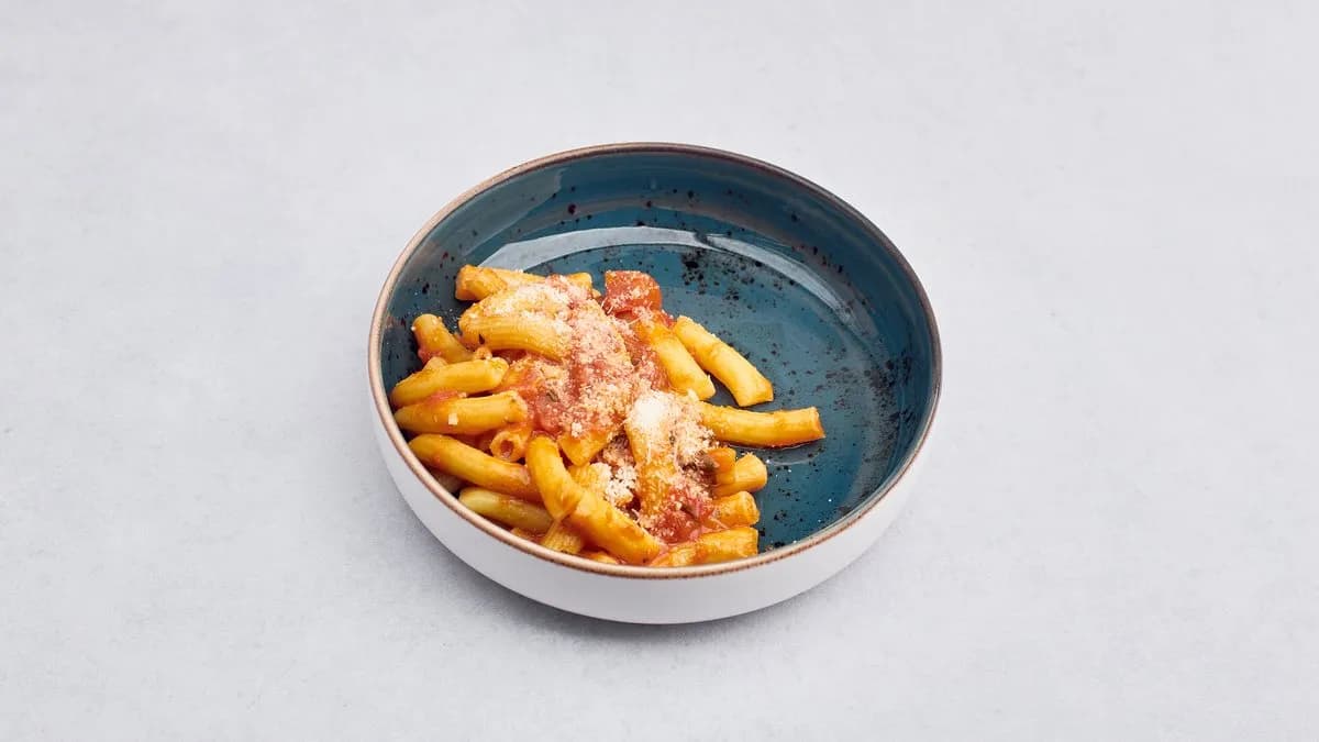 Rigatoni z sosem pomidorowym