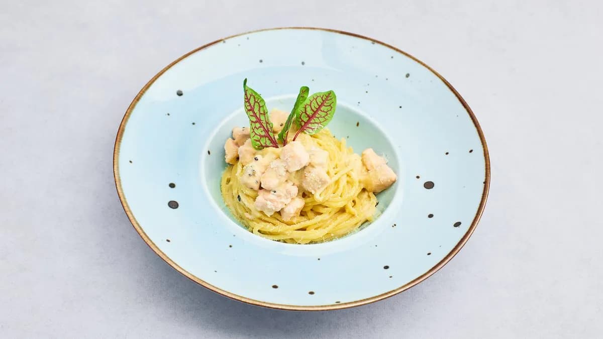 Spaghetti carbonara z łososiem