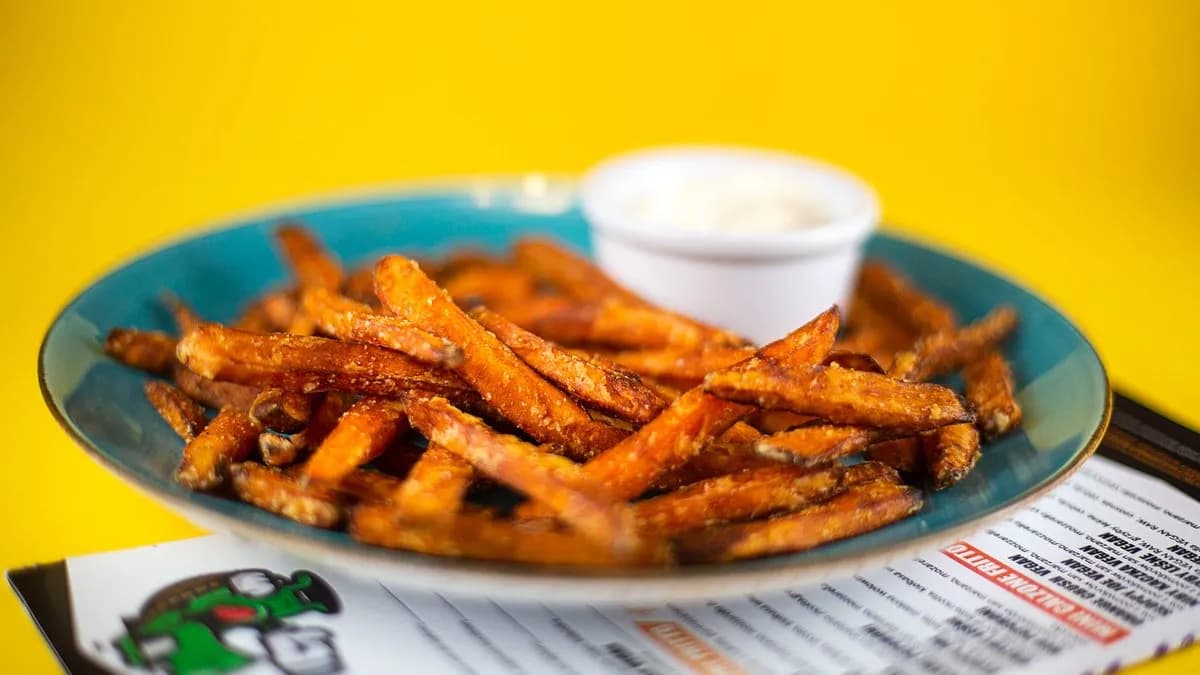 FRYTKI Z BATATA 250g. + SOS GRATIS