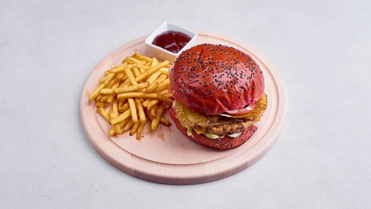 Różowy burger
