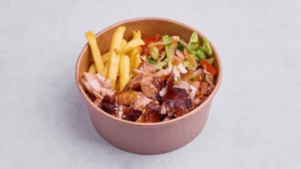 Danie z kurczakiem na talerzu