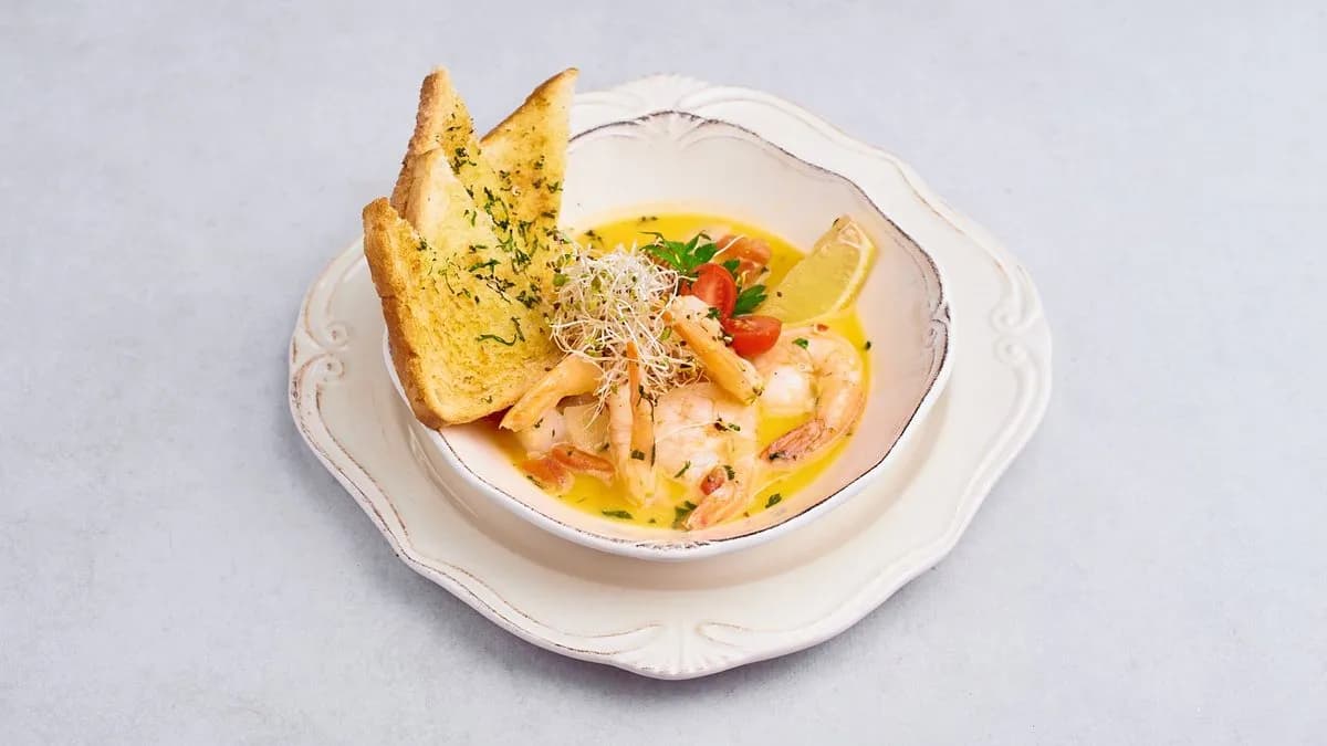 Krewetki Królewskie z czosnkiem w sosie z białego wina