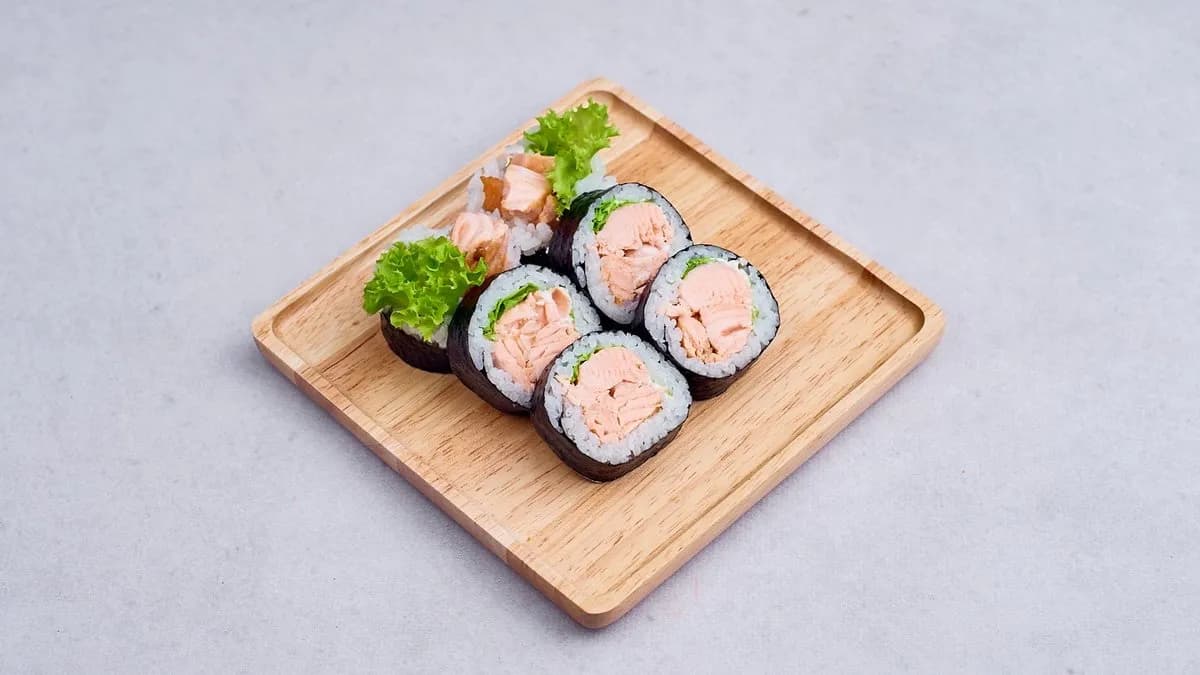 Futomaki pieczony łosoś -10%