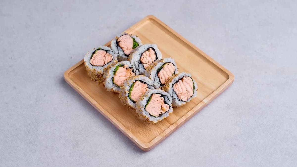 California maki pieczony łosoś