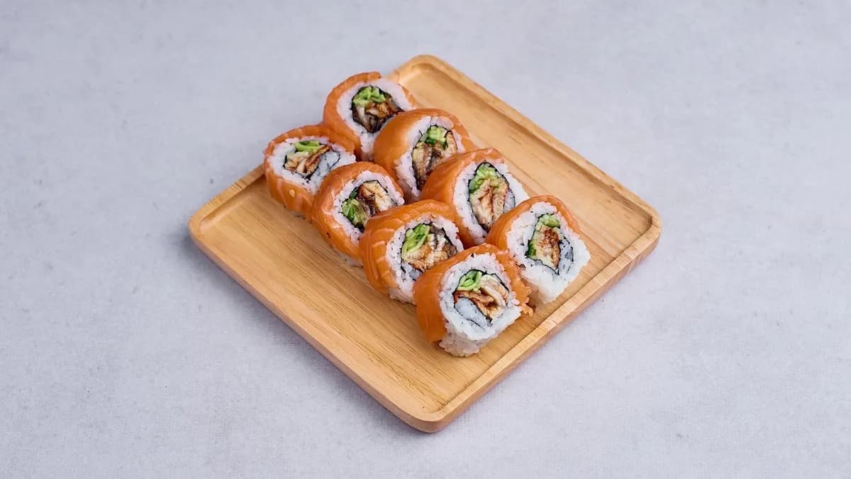 Gold california maki węgorz z łososiem