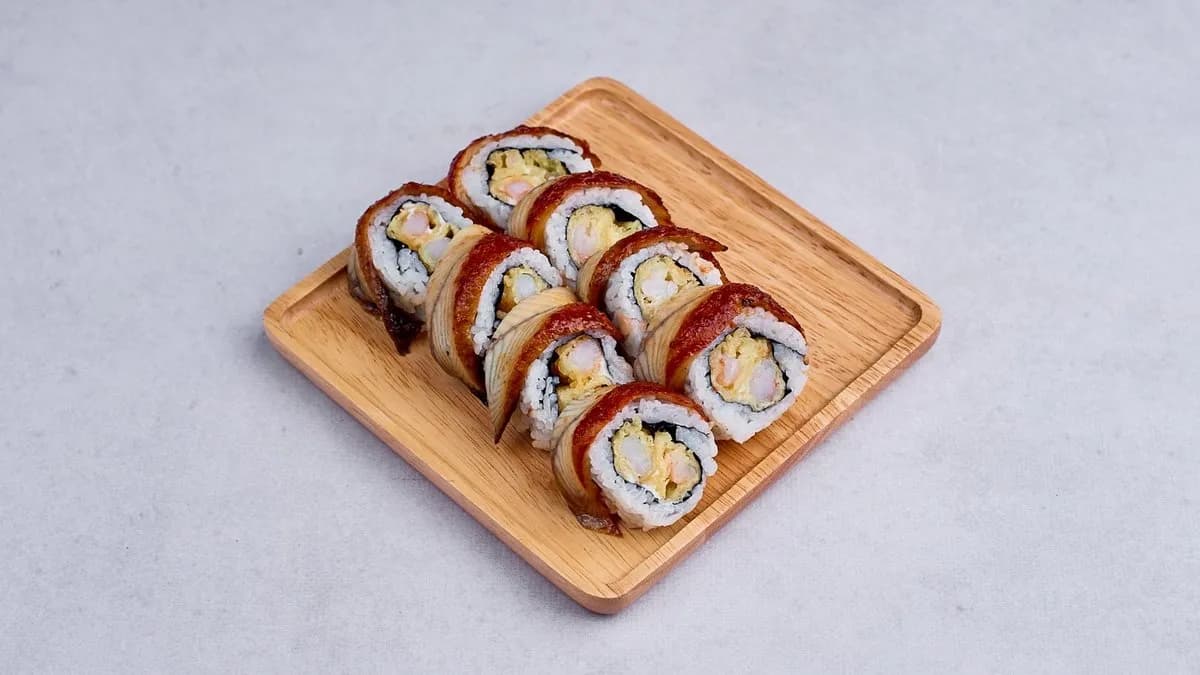 Gold california maki krewetka w tempurze z węgorzem