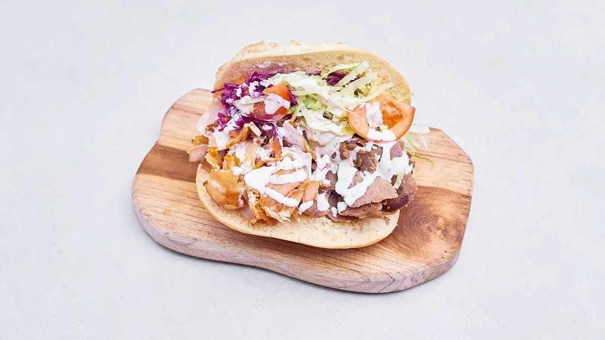 Kebab bułka mięso mieszane