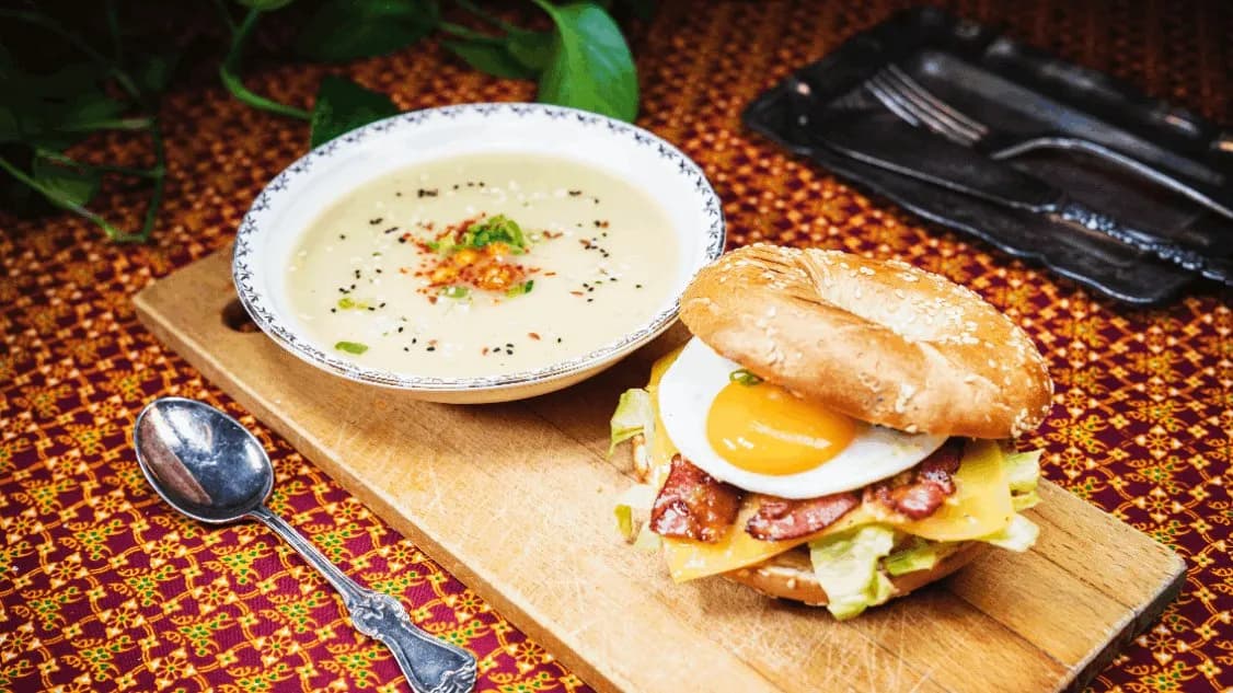 Angielskie śniadanie + Krem z kalafiora