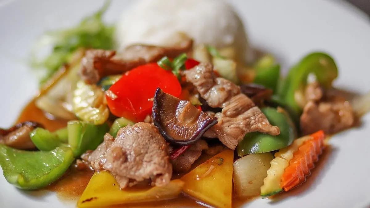 Moo Pad Prik Tai Dam