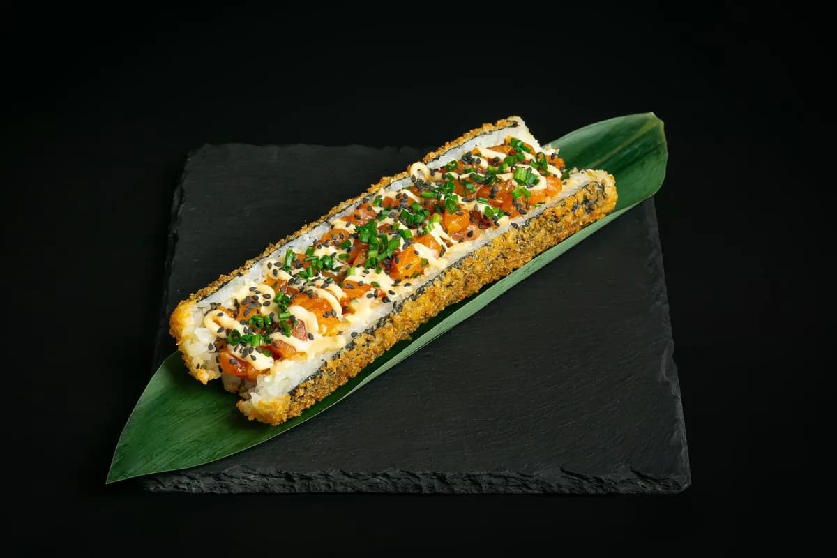 Toniesushi z tatarem z łososia