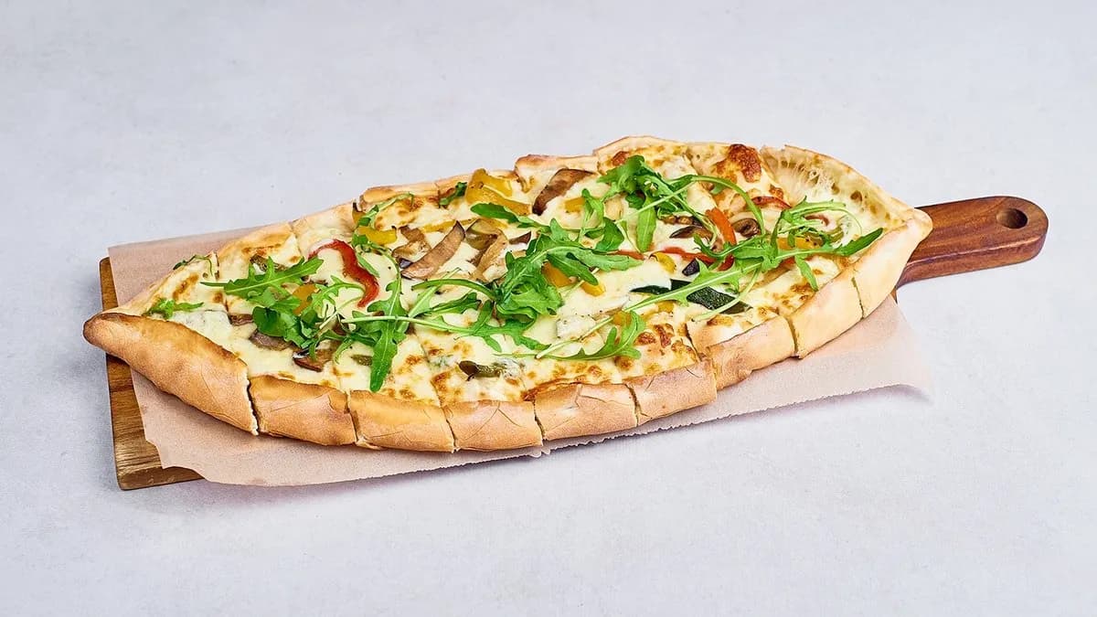 Pide z grillowanymi warzywami