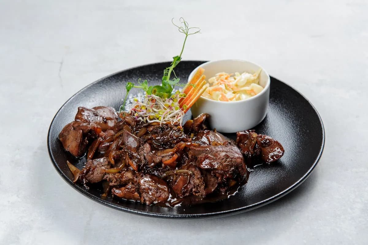 Wątróbka drobiowa z cebulką