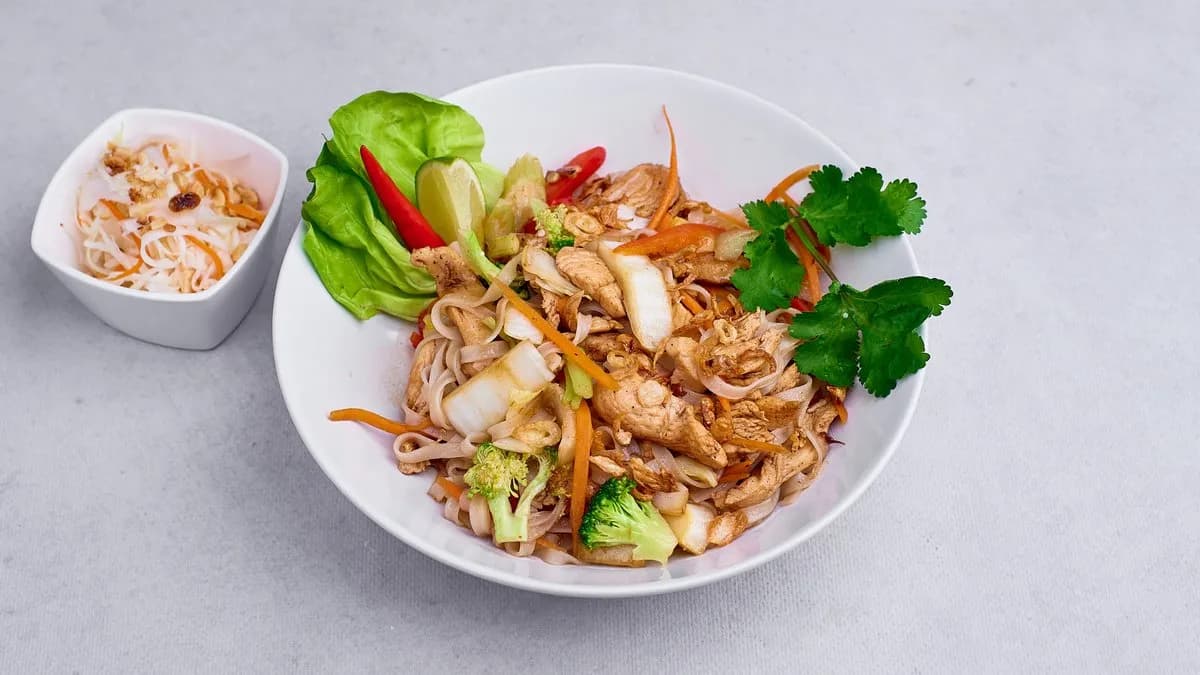 Pho z woka po tajsku