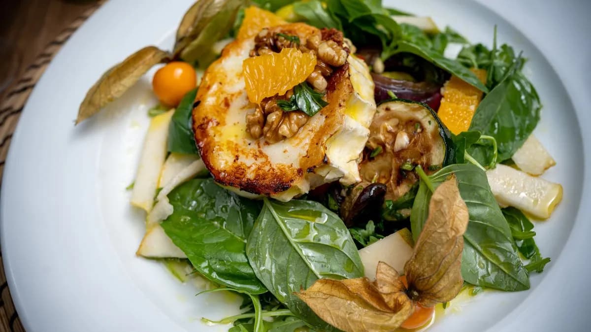 KOZI SER NA GRILLOWANYCH WARZYWACH