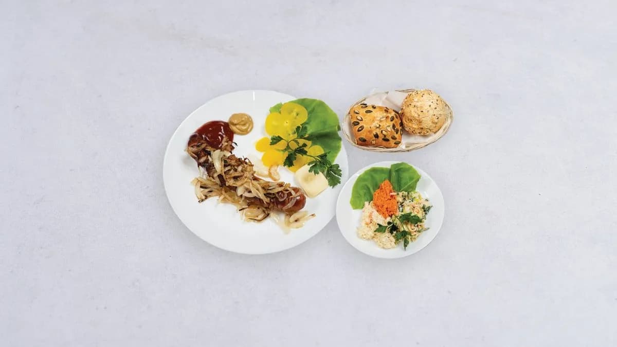 Kiełbasa smażona z cebulką