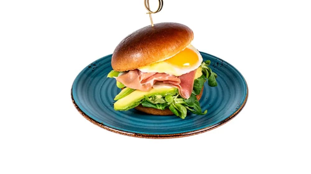 Brioszka a la Benedict