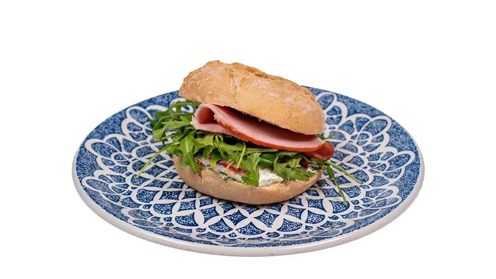 Bułka ziemniaczana z szynką