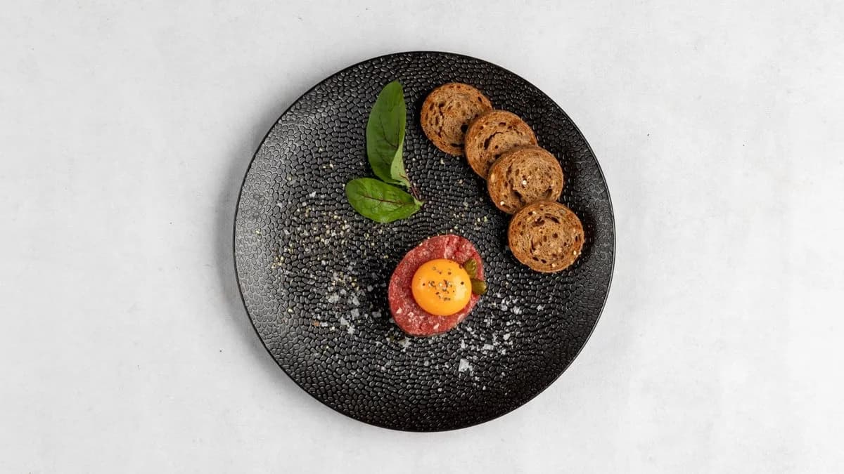 Tradycyjny tatar wołowy