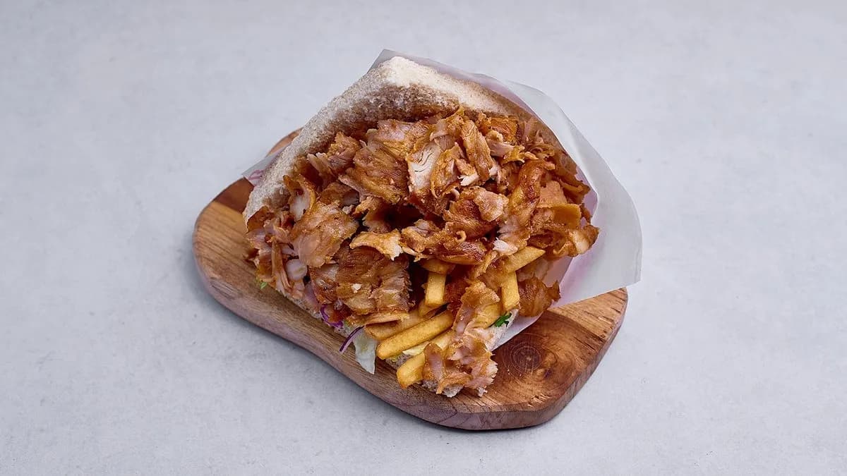 Duży kebab w bułce