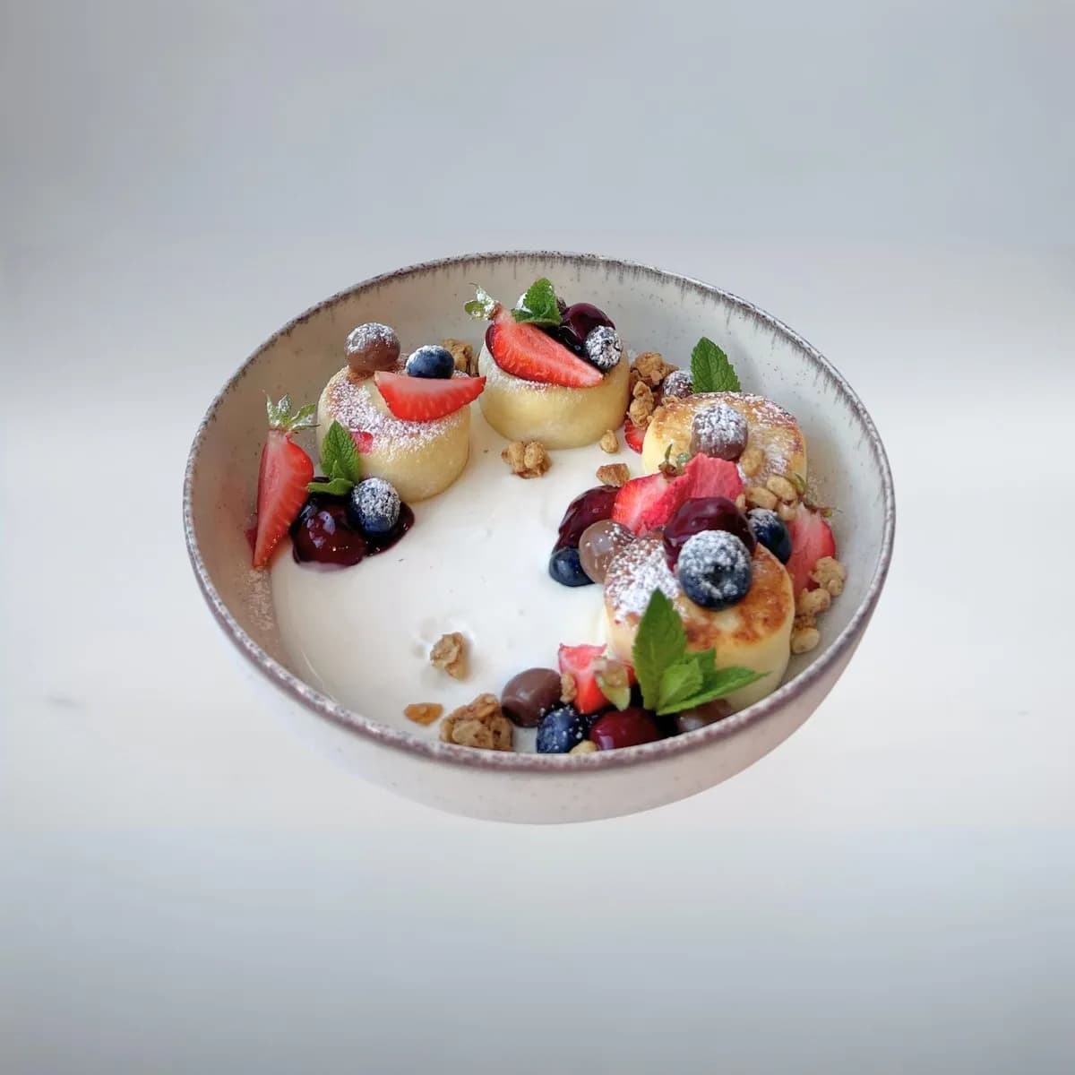 Mini serniczki z kwaśną śmietana i wiśniami