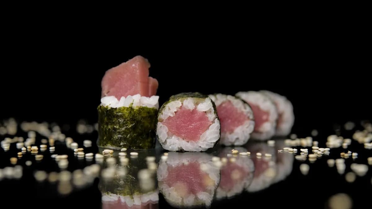 Hosomaki z tuńczykiem i awokado (8szt)