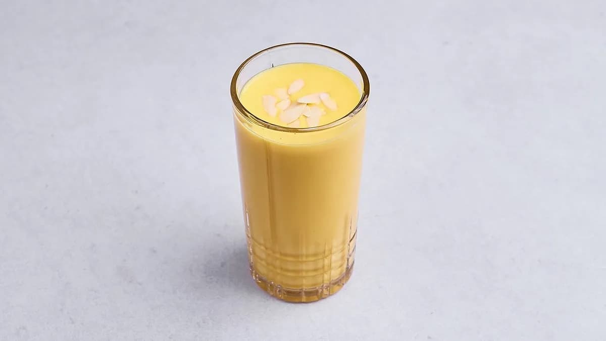 Mango lassi